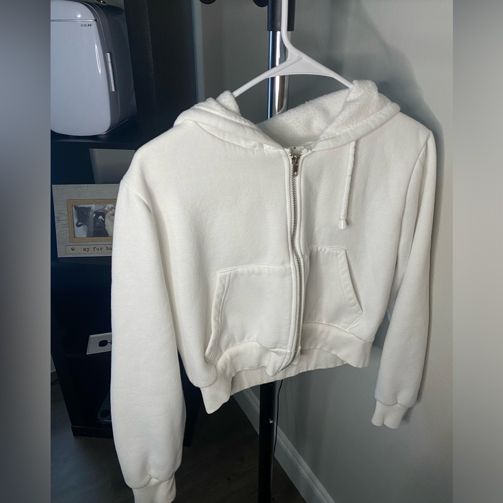 Cropped white hoodie